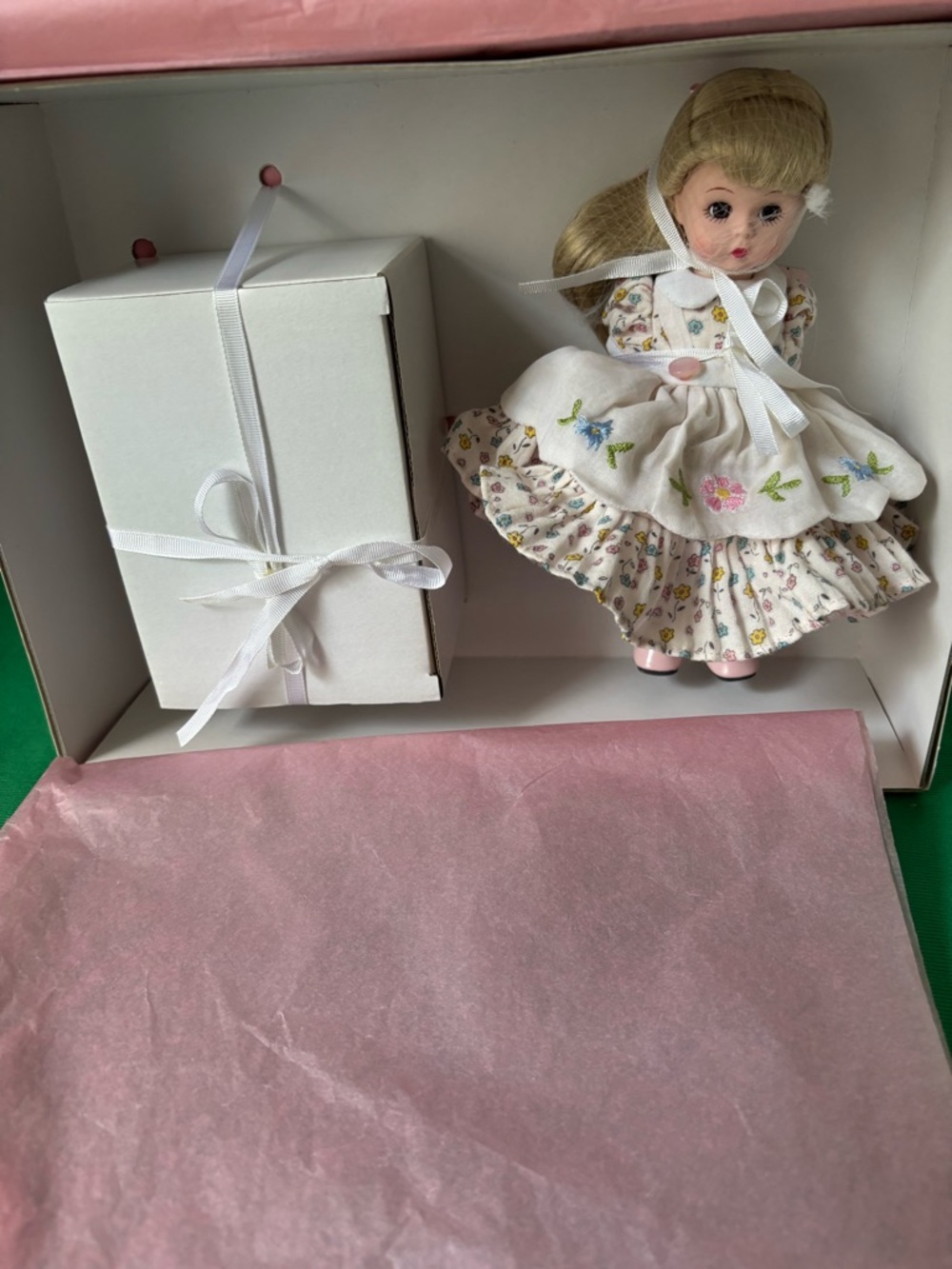 Madame Alexander doll Wendy toy box W Accessories 8”  New HTF